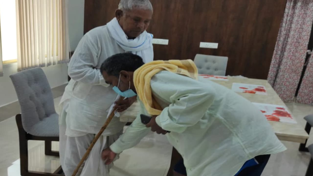 10 महीने बाद रांची में पिता-पुत्र की हुई मुलाकात, भावुक हुए झारखंड के शिक्षा मंत्री जगरनाथ महतो