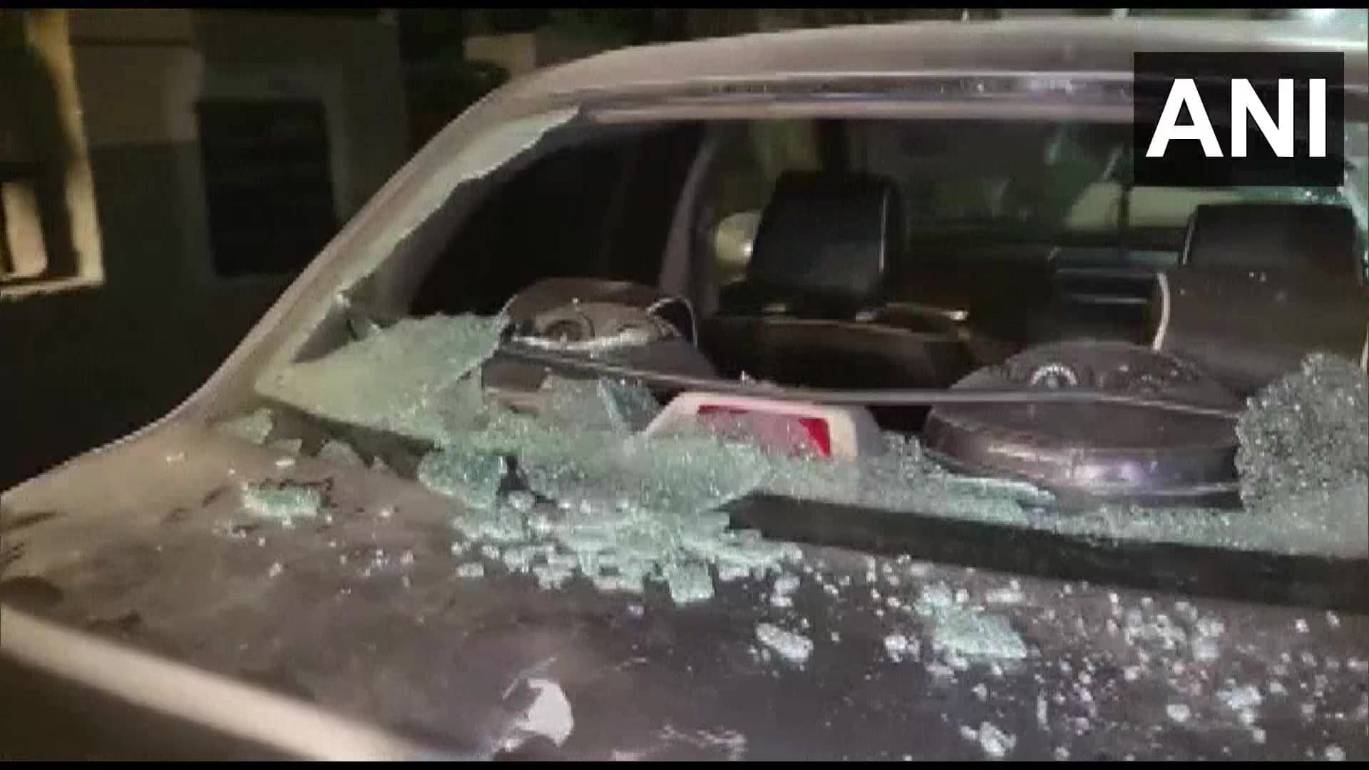 Jahangirpuri: जहांगीरपुरी में दो गुटों के बीच जमकर पत्थरबाजी, वीडियो आया सामने