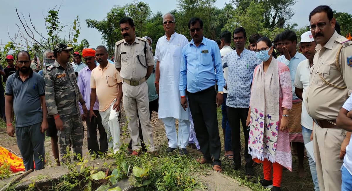 Jharkhand News: कोडरमा के जयनगर में कुएं से मिला विवाहिता का अधजला शव, मायके वालों ने लगाया हत्या का आरोप