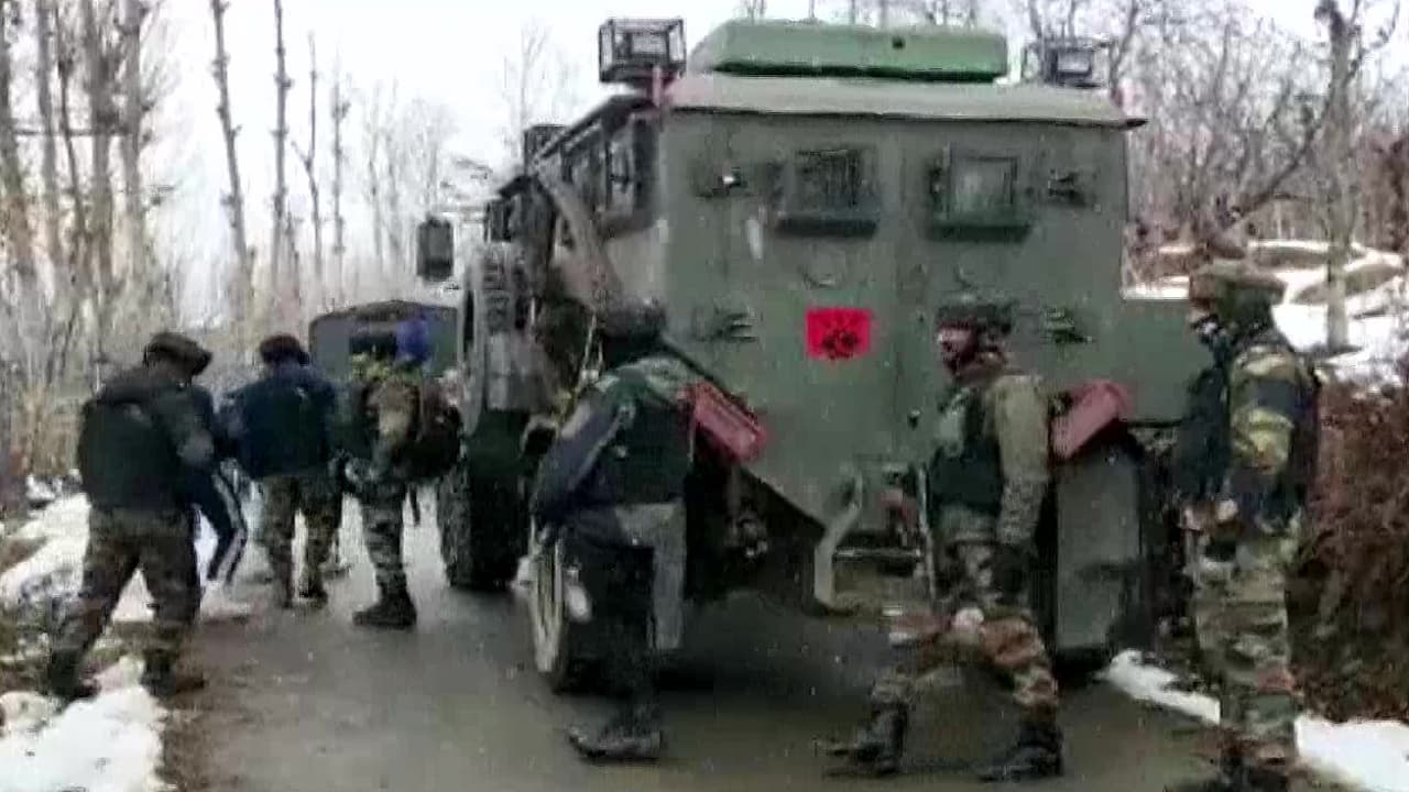 Jammu-Kashmir: आतंकियों ने की एक शख्स की गोली मारकर हत्या, धमकी भरे पोस्टर चिपकाए