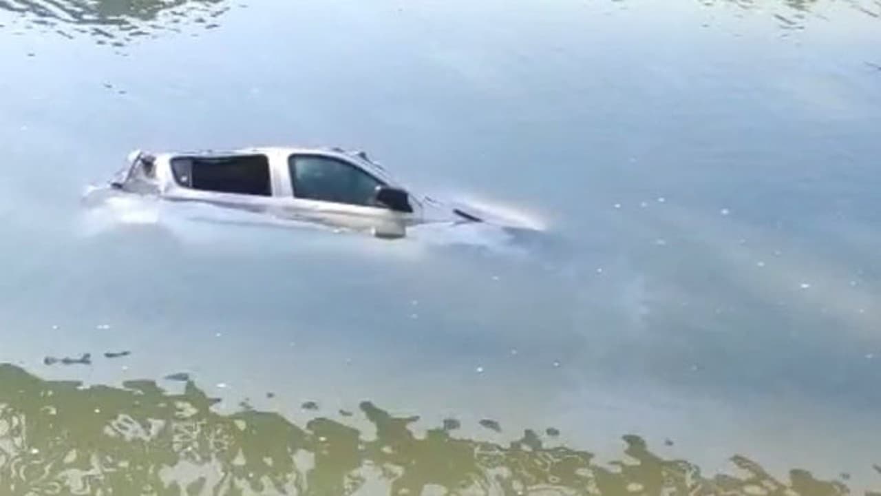 जम्मू-कश्मीर के डोडा जिले में दो कार नदी में गिरीं, छह लोगों की चली गई जान