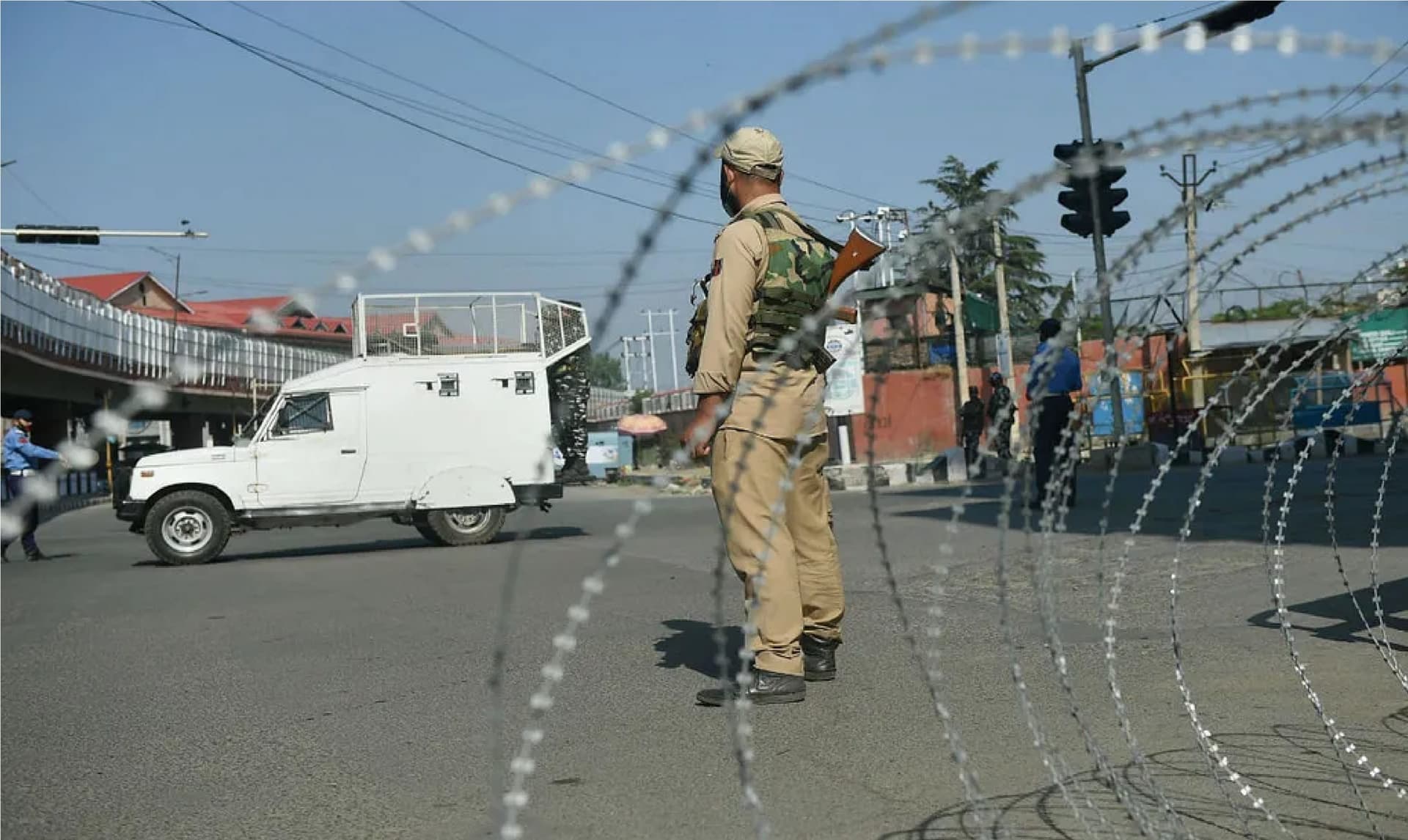 जम्मू कश्मीर से 10,000 जवानों को केंद्र सरकार ने तत्काल वापस बुलाया, जानें क्या है मामला