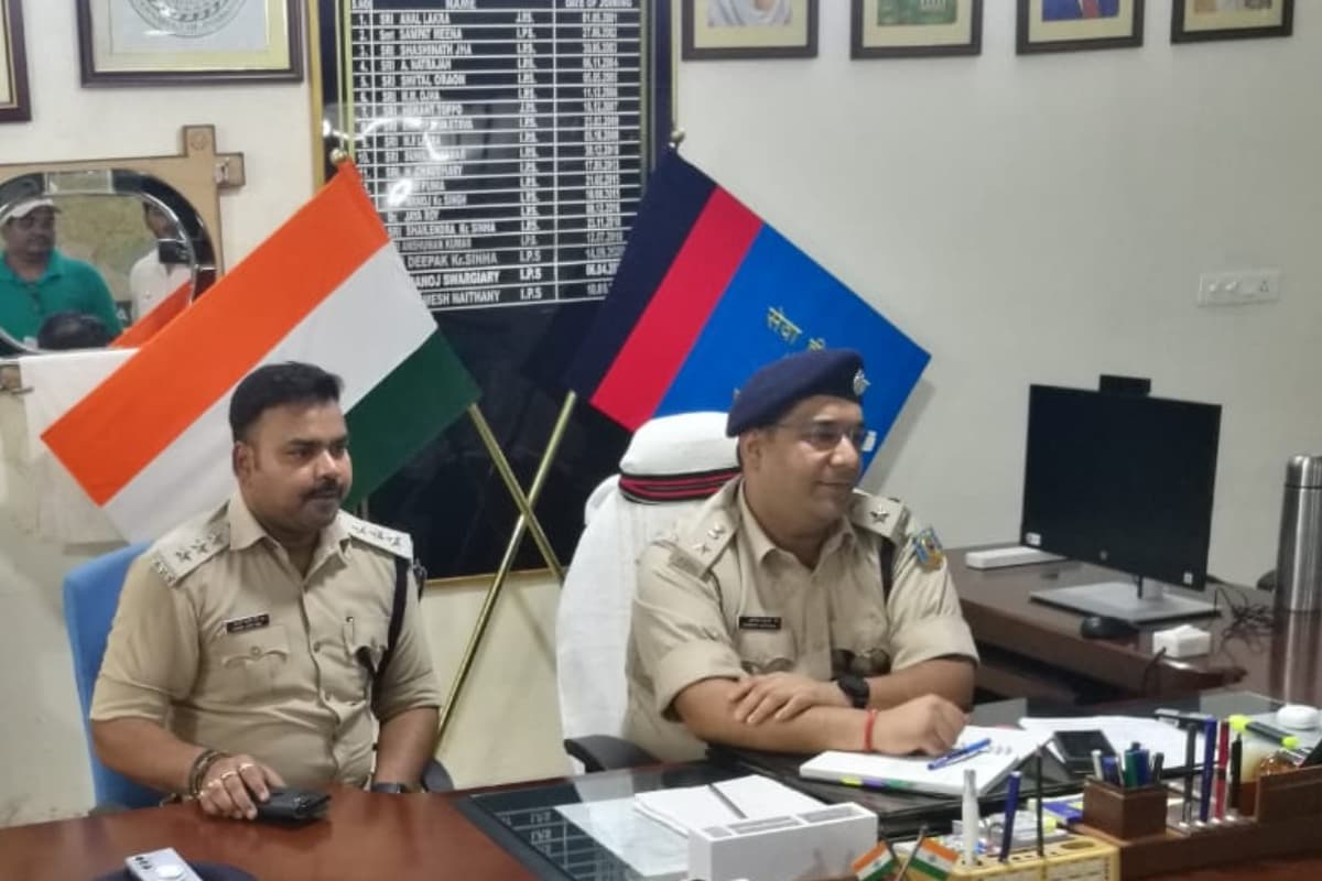 जामताड़ा में गांव के युवकों को ब्राउन शुगर बेचता था स्मगलर, पुलिस ने 11 पुड़िया के साथ किया गिरफ्तार