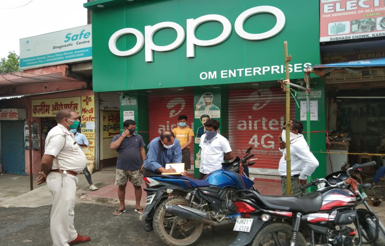 जामताड़ा के दुकानदार ग्राहकों का नहीं बना रहे रजिस्टर, कॉन्टेक्ट ट्रेसिंग में स्वास्थ्यकर्मियों को हो रही परेशानी