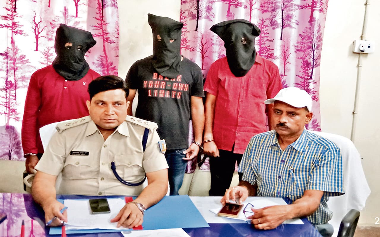 Jharkhand News: फर्जी CID अधिकारी बनकर जामताड़ा में साइबर ठगों को ही चले थे ठगने, तीन की हुई गिरफ्तारी
