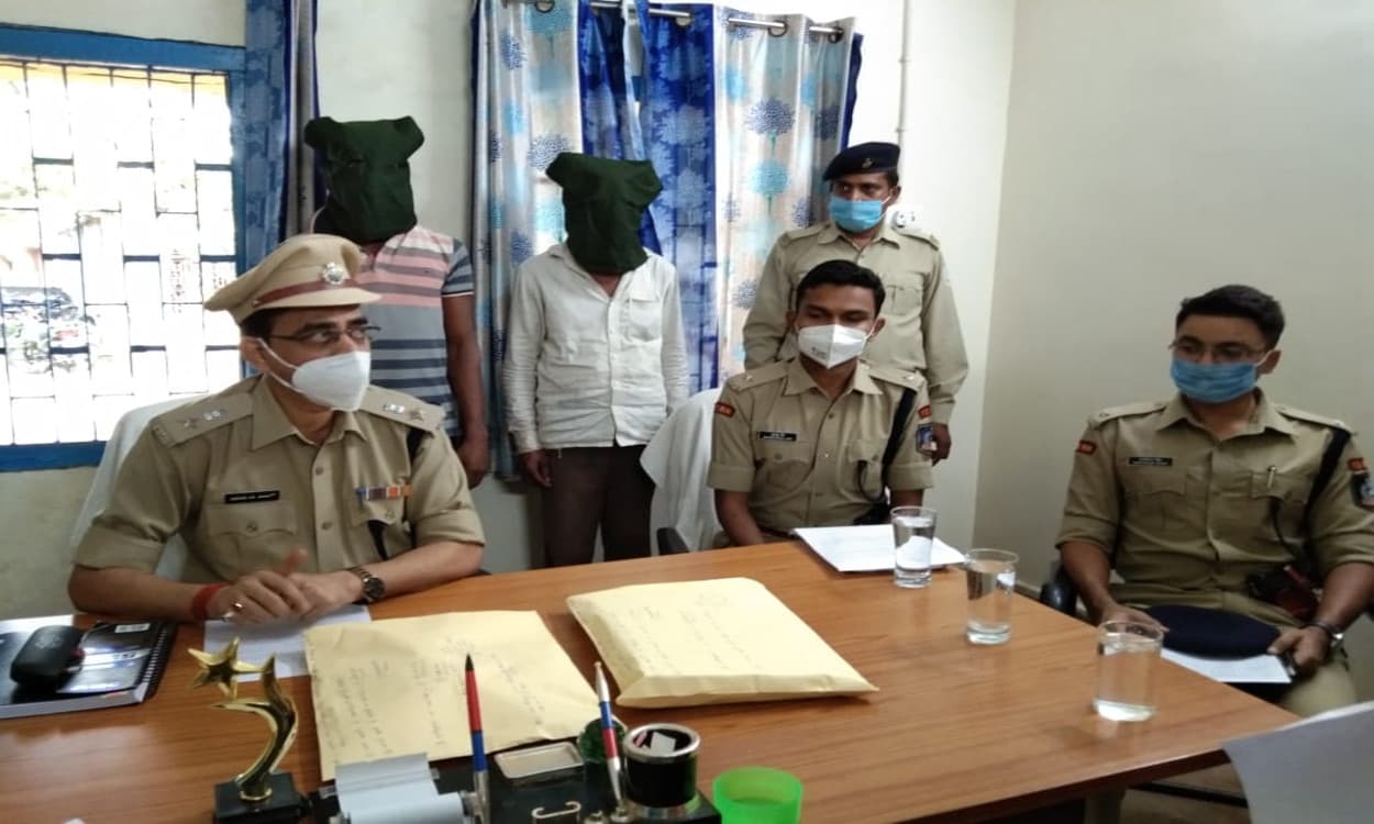 यूपी के CISF कर्मी से लाखों की ठगी करने वाला साइबर क्रिमिनल बाप- बेटा जामताड़ा से गिरफ्तार, दूसरा बेटा व दामाद फरार