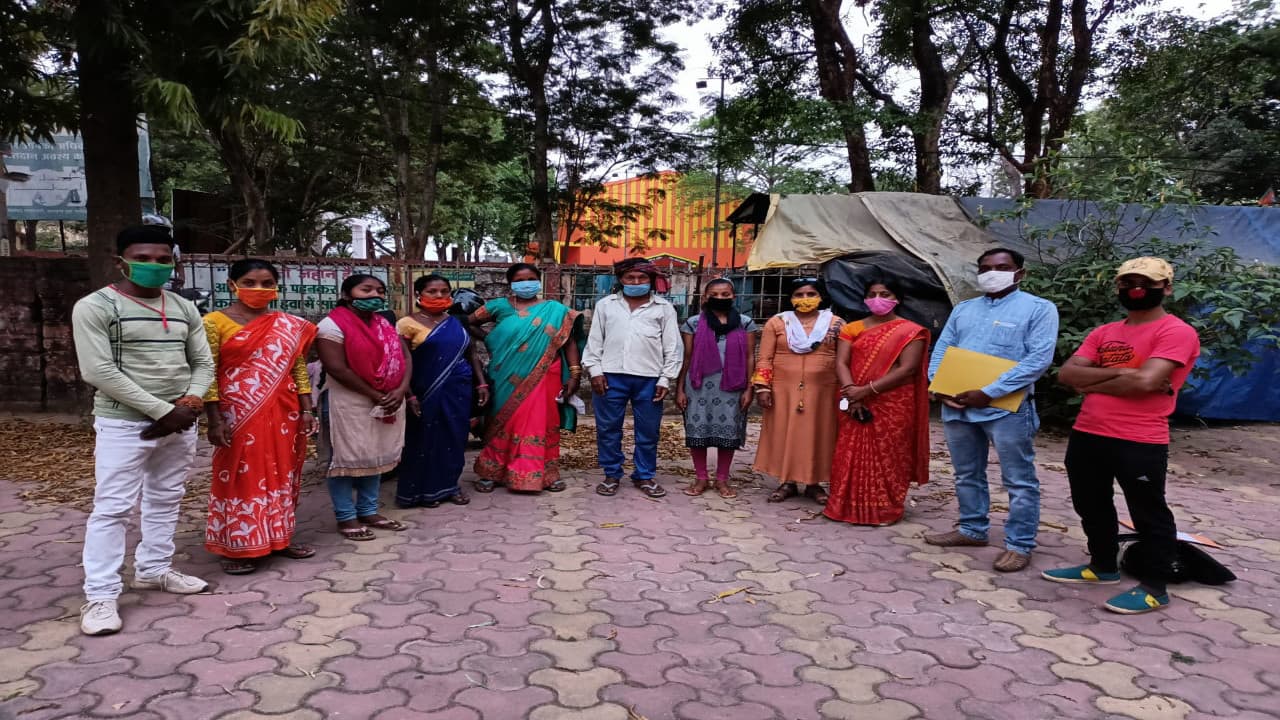 11 साल बाद अपने परिवार से मिली जमुई की बेटी, दिल्ली में बिकी थी पीड़िता, पिता को देख लिपट कर रो पड़ी