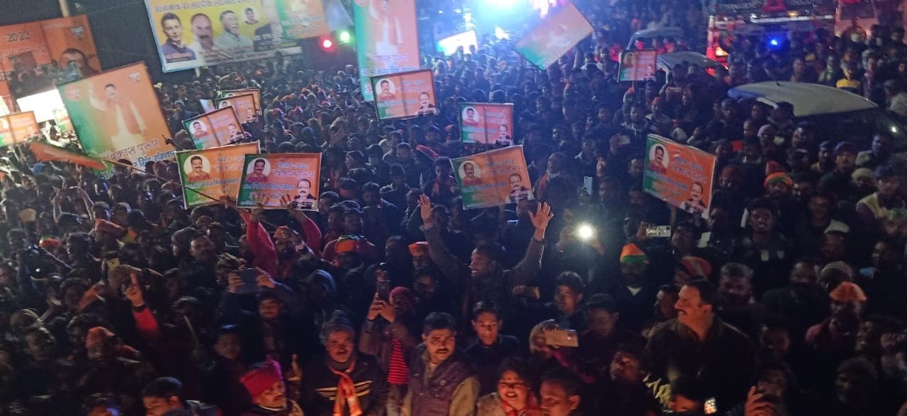 UP Chunav 2022: बरेली में जनविश्वास यात्रा में उमड़ा जनसैलाब, बरसाए फूल, आज अमित शाह होंगे शामिल