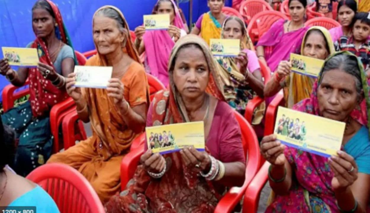 'जनधन योजना के तहत देश के बैंको में खोले गए खातों की संख्या 40 करोड़ के पार'