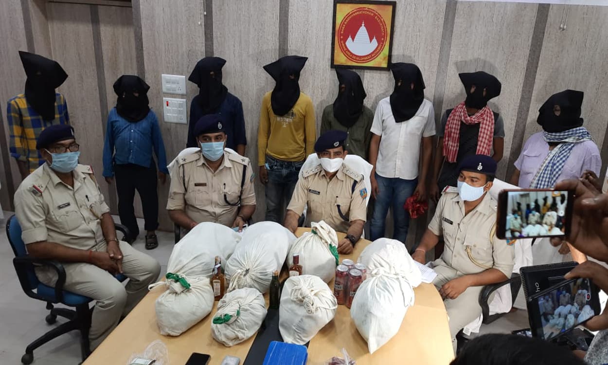जसीडीह क्षेत्र में बढ़ रहा है नशे का कारोबार, ब्राउन सुगर के बाद करीब 14 किलोग्राम गांजा समेत 8 आरोपी गिरफ्तार