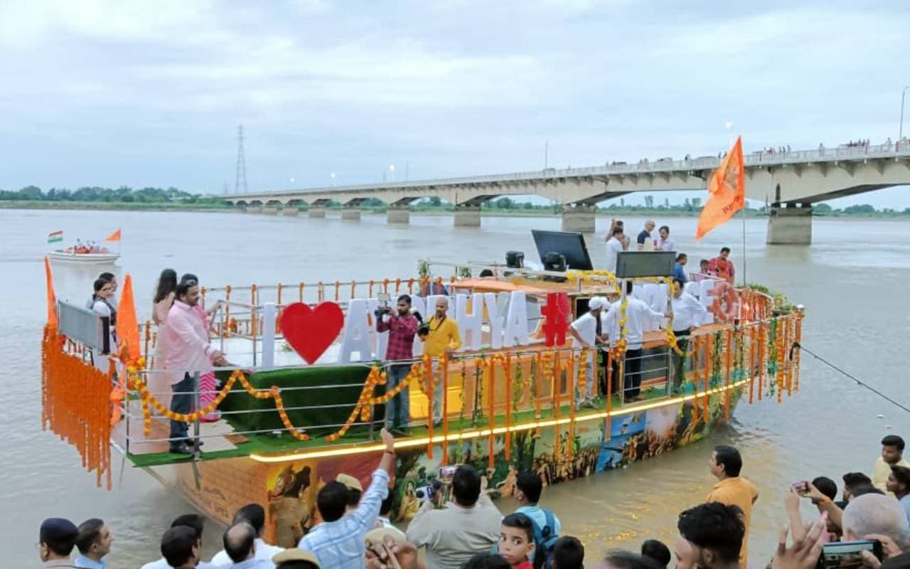 Jatayu Cruise Service: अयोध्या में अब ले सकेंगे क्रूज सेवा का आनंद, महाकाव्य के प्रसंगों की मिलेगी झलक