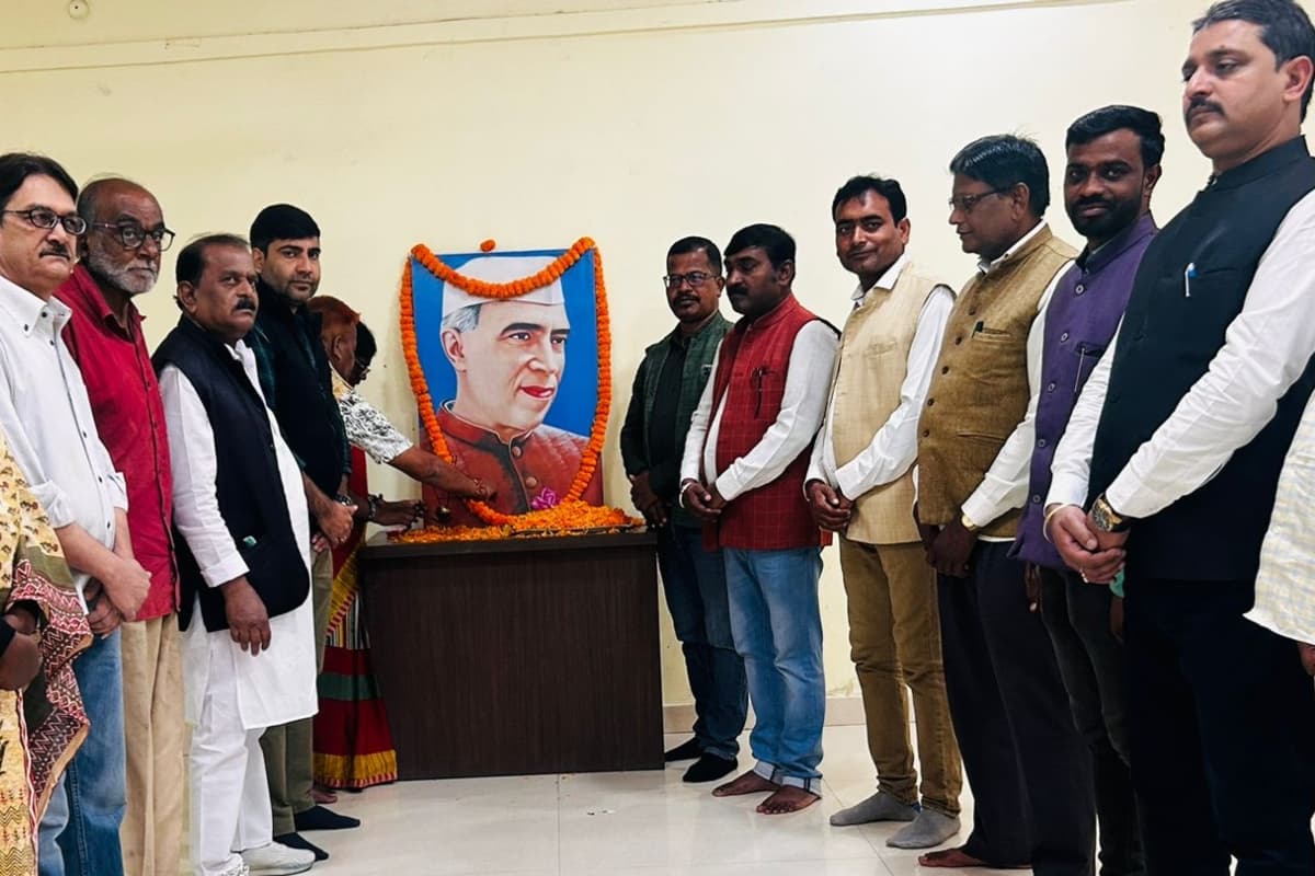 झारखंड: रांची के कांग्रेस भवन में पंडित जवाहर लाल नेहरू की मनी जयंती, कांग्रेस नेताओं ने ऐसे किया याद
