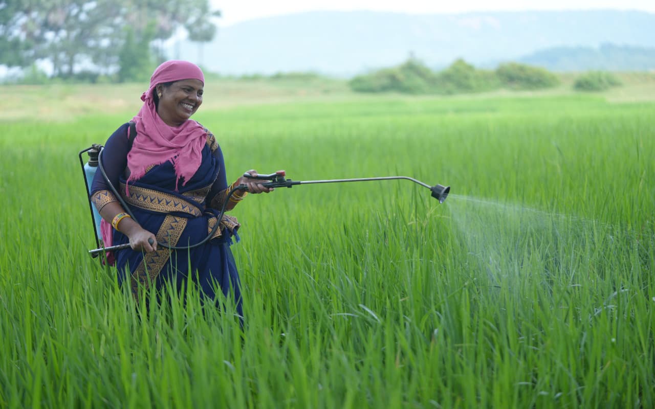 Prabhat Khabar Special: परिजनों ने घर से निकाला, समूह से जुड़ी और आज हजारीबाग की जयंती बनी लखपति किसान