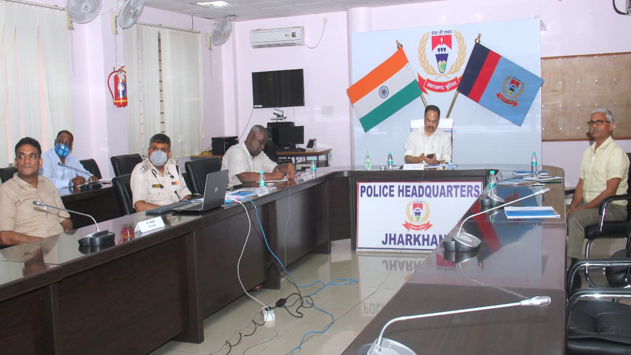 झारखंड समेत 5 राज्यों के DG की वर्चुअल बैठक, नक्सलियों और साइबर क्रिमिनल पर कसेगी नकेल