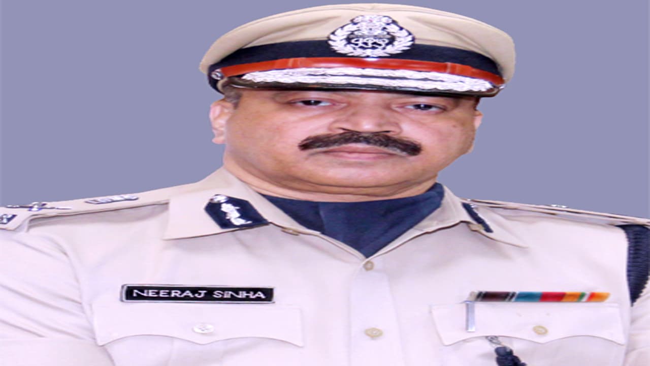 झारखंड DGP नीरज सिन्हा के नाम साइबर क्रिमिनल ने बनाया फर्जी फेसबुक अकाउंट, फ्रेंड रिक्वेस्ट भेज मांगे पैसे, DGP बोले- मैसेज को करें इग्नोर