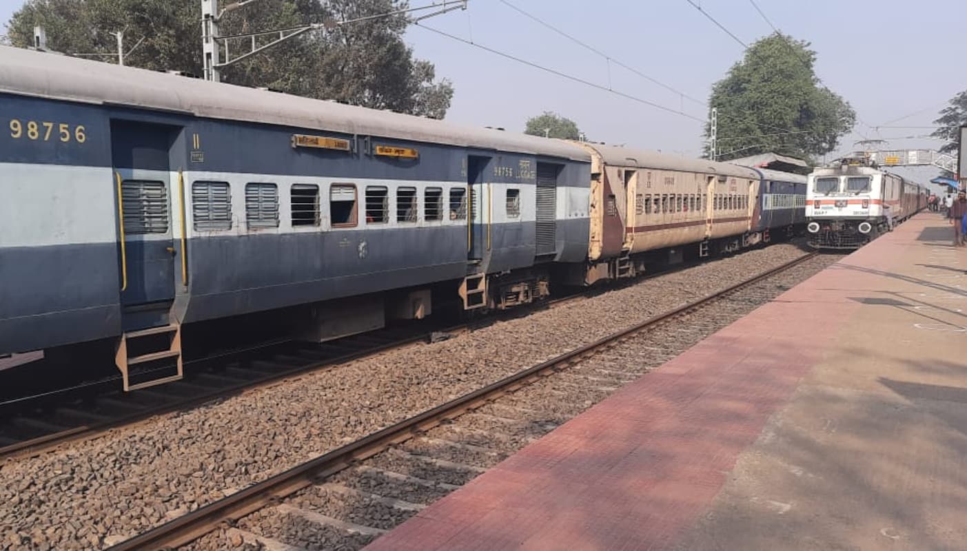IRCTC/Indian Railway Latest News : सफर हुआ महंगा फिर भी घाटे में रेलवे ! बिहार के इस स्टेशन से हुआ 12 करोड़ का नुकसान