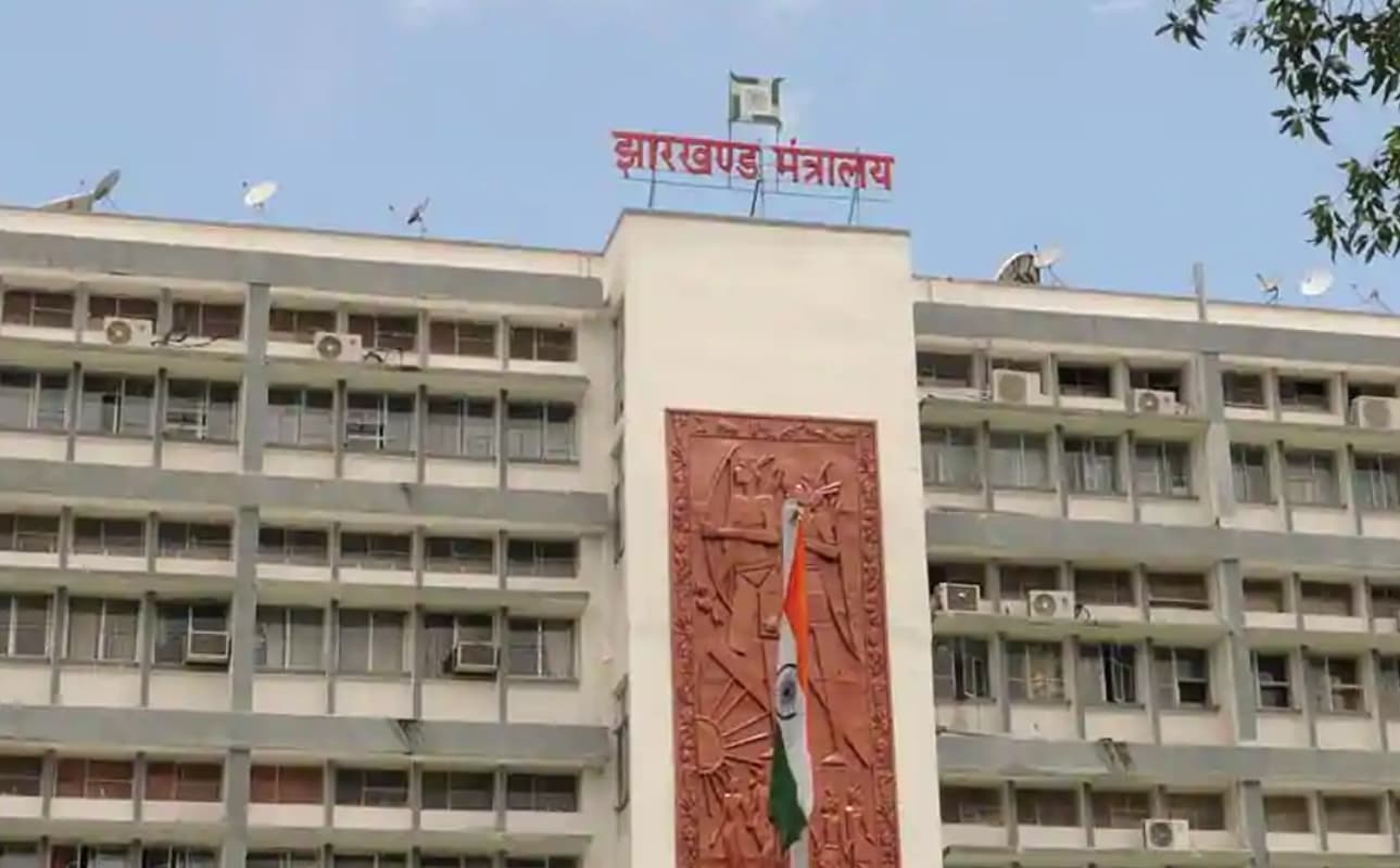 Sarkari Naukri: झारखंड में 50000 नये शिक्षकों को मिलेगी नौकरी, हेमंत सोरेन की कैबिनेट ने दी मंजूरी Sarkari Naukri: झारखंड में 50000 नये शिक्षकों को मिलेगी नौकरी, हेमंत सोरेन की कैबिनेट ने दी मंजूरी