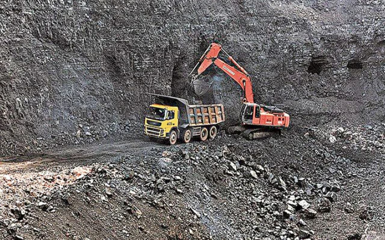 धनबाद : डेको के जरलाही फेस में हाइवाल का ओबी गिरने से मची अफरातफरी