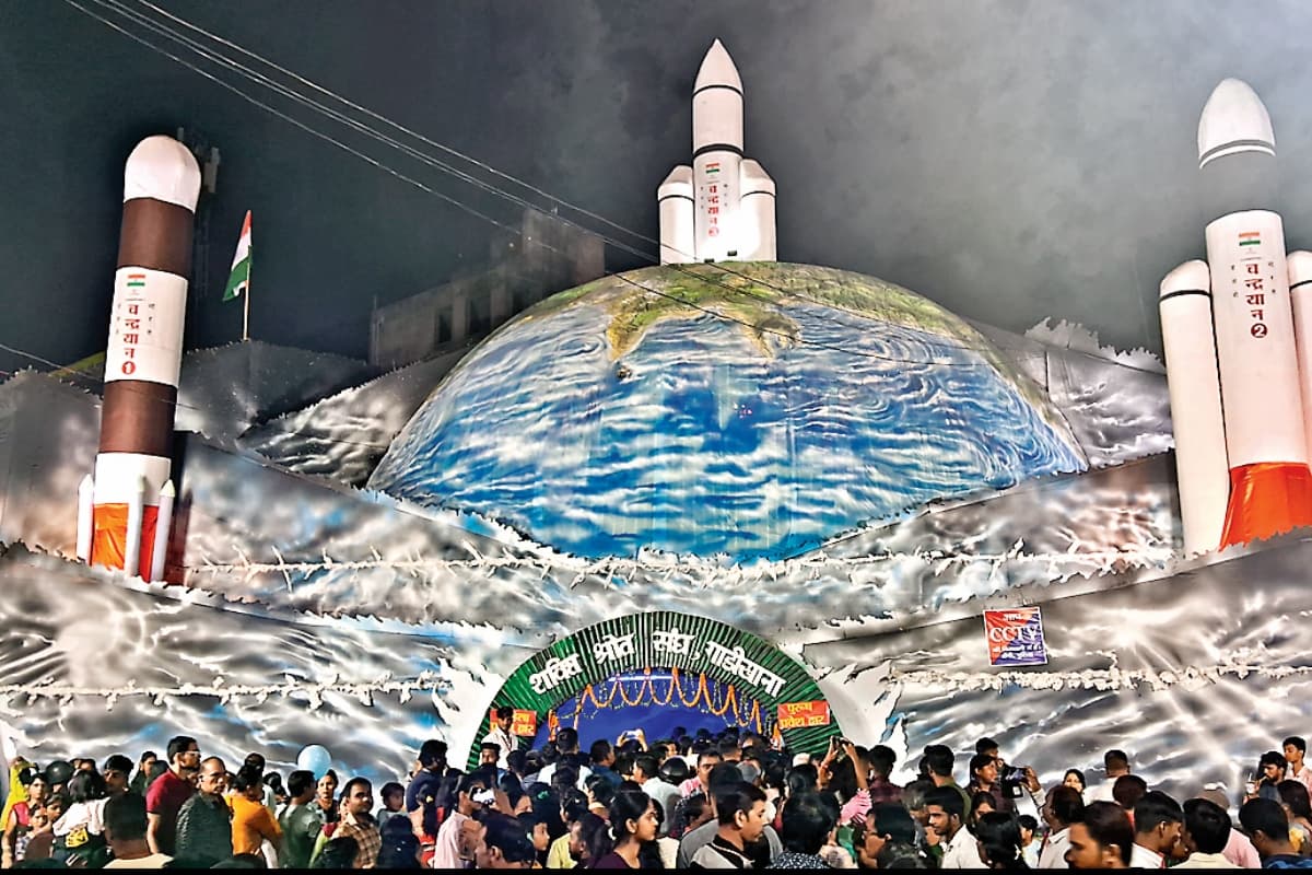 Durga Puja Pandal 2023: रांची के पूजा पंडालों में इसरो की सफलता की झलक, देखें तस्वीरें