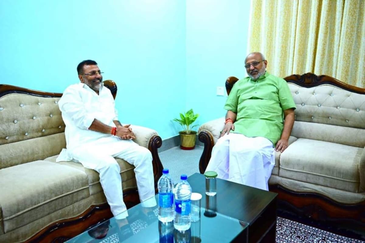 गोड्डा में बीआईटी का कैंपस और मारगोमुंडा में खुले मॉडल कॉलेज, निशिकांत दुबे ने राज्यपाल के सामने रखी कई मांगें