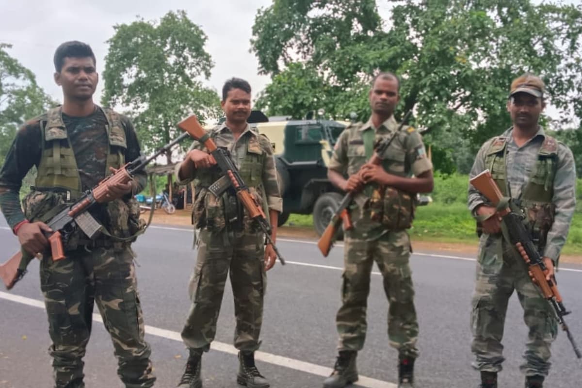 Dumri By-Poll: लाल आतंक के गढ़ में बंपर वोटिंग, बुलेट पर बैलेट पड़ रहा भारी, बूथों पर सुरक्षा के पुख्ता इंतजाम