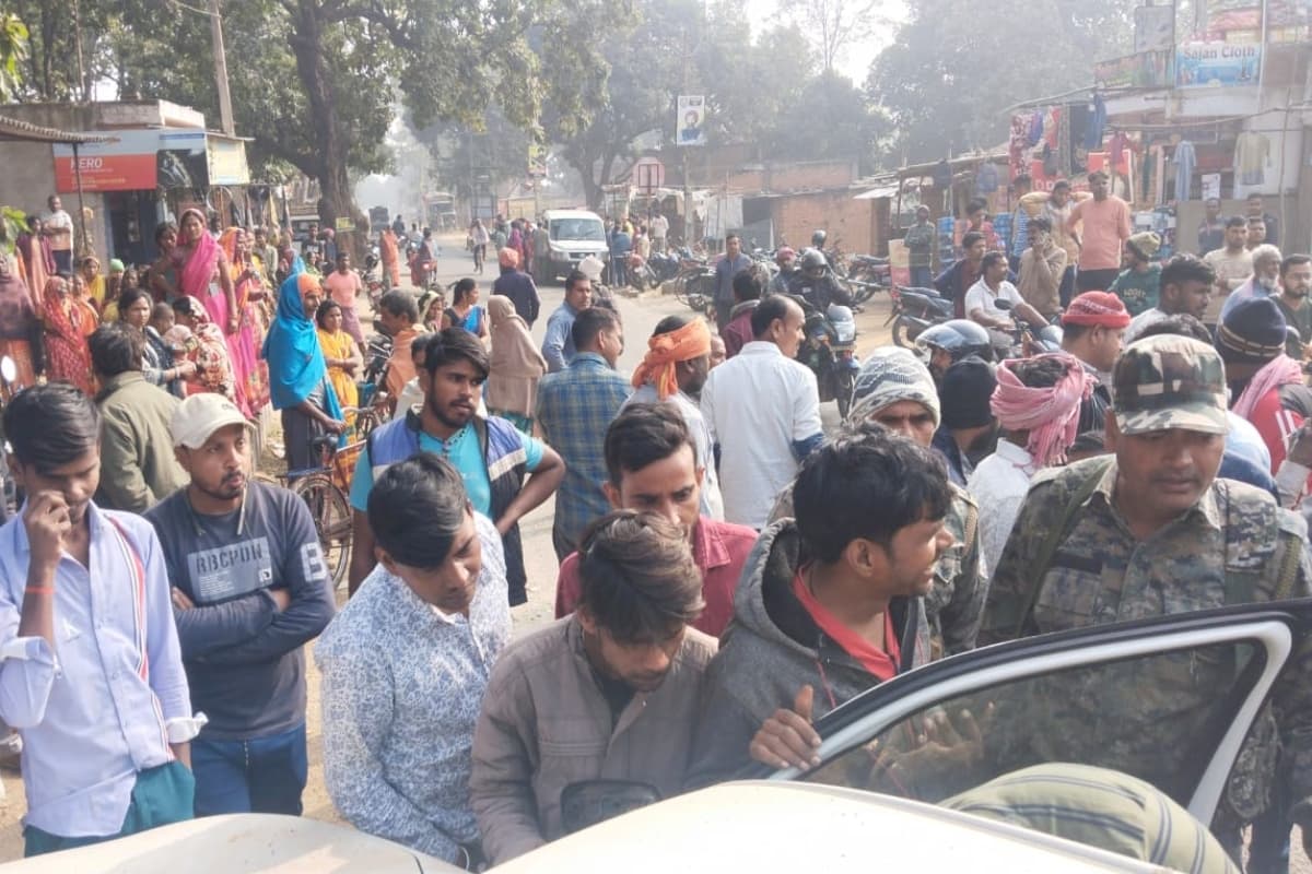 गिरिडीह : पति-पत्नी के विवाद में बेटे को लेकर भाग रहा था पिता, ग्रामीणों ने ऐसे पकड़ा और जमकर की धुनाई