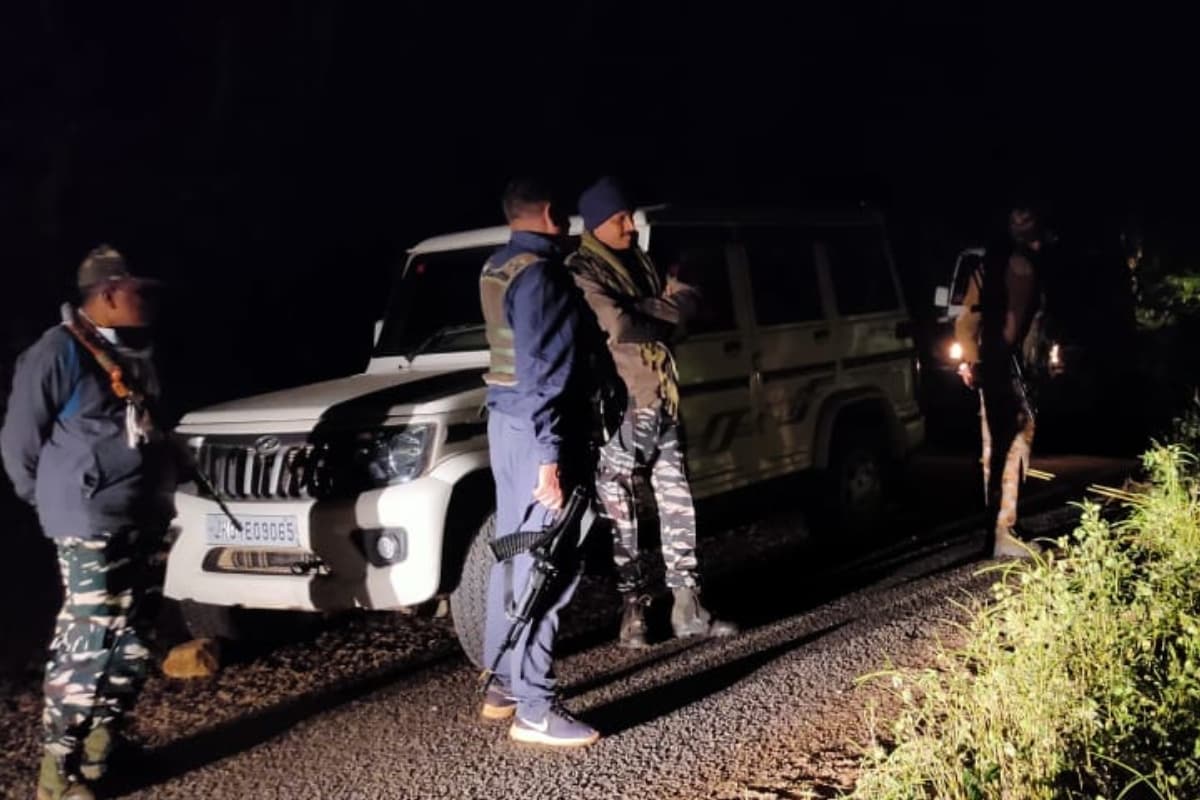 रांची से नेतरहाट घूमने जा रहे युवकों की कार घाटी में गिरी, एक की मौके पर मौत, अन्य घायल