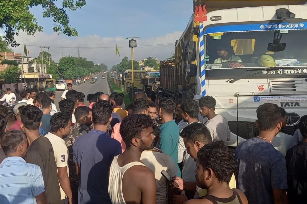 बोकारो : ट्रक से टक्कर के बाद गिट्टी के नीचे दब गया ऑटो, एक की मौत, अन्य के दबे होने की आशंका