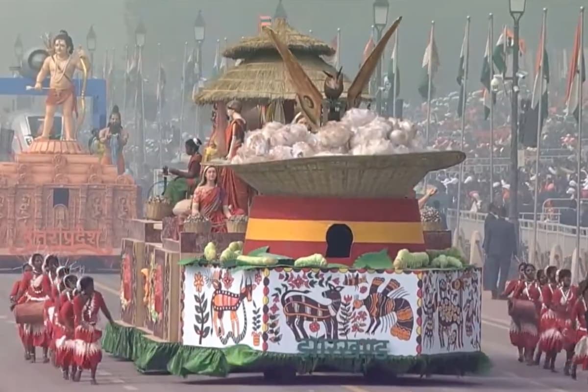 Republic Day 2024: कर्तव्य पथ पर झारखंड की झांकी, तसर सिल्क की चमक में दिखी आदिवासी महिलाओं की दक्षता