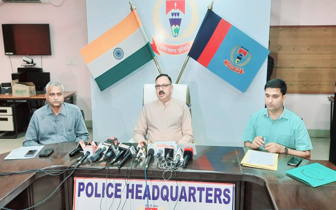 झारखंड : मुंबई से गिरफ्तार गैंगस्टर अमन श्रीवास्तव को जल्द लाया जाएगा रांची, खुलेंगे कई राज झारखंड : मुंबई से गिरफ्तार गैंगस्टर अमन श्रीवास्तव को जल्द लाया जाएगा रांची, खुलेंगे कई राज