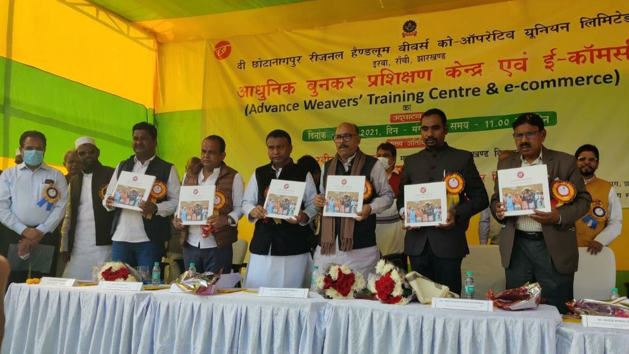 झारखंड में बुनकरों के उत्पाद अब डिजिटल प्लैटफॉर्म पर होंगे उपलब्ध, स्पीकर बोले- समुचित बाजार से सुधरेगी स्थिति