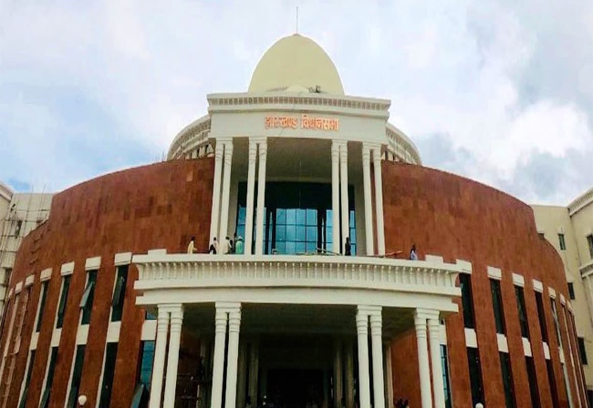 Jharkhand News: आरक्षण विधेयक गया राजभवन, स्थानीयता विधि के पास