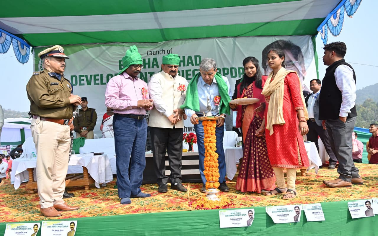 झारखंड के बूढ़ा पहाड़ से नक्सलियों का कैसे हुआ सफाया? DGP ने बतायी पूरी कहानी, पढ़ें