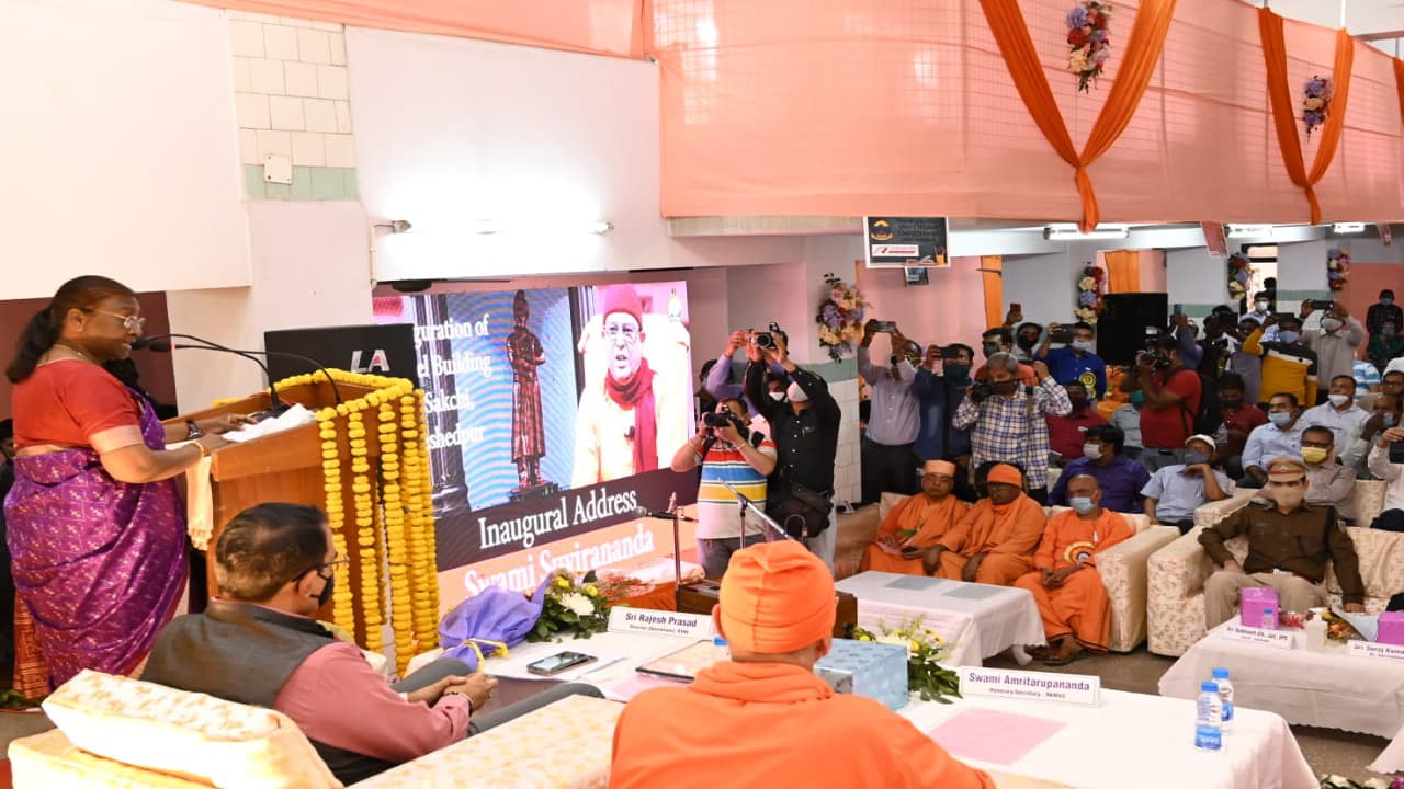 आदिवासी और पिछड़े वर्ग के 120 छात्र होंगे लाभान्वित, झारखंड की राज्यपाल ने जमशेदपुर में रामकृष्ण मिशन विवेकानंद स्टूडेंट्स हॉस्टल का किया उद्घाटन