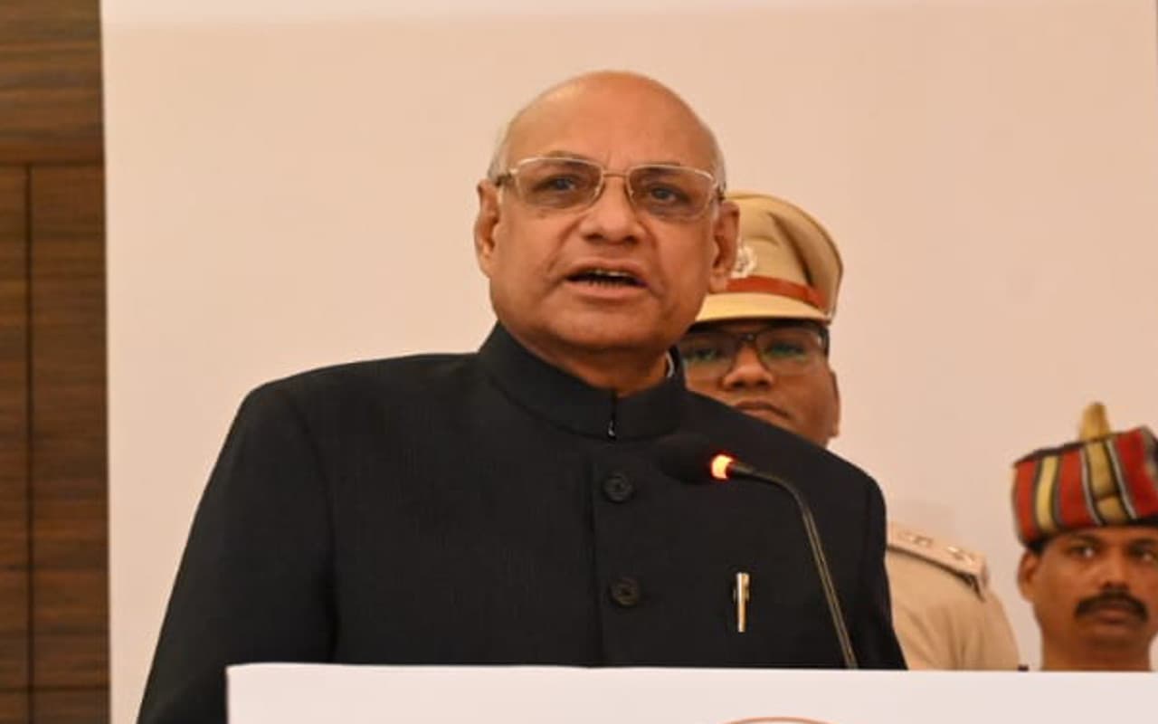 आज लौटेंगे झारखंड के राज्यपाल रमेश बैस, UPA को फैसले का इंतजार, राजभवन पर टिकी सबकी निगाहें