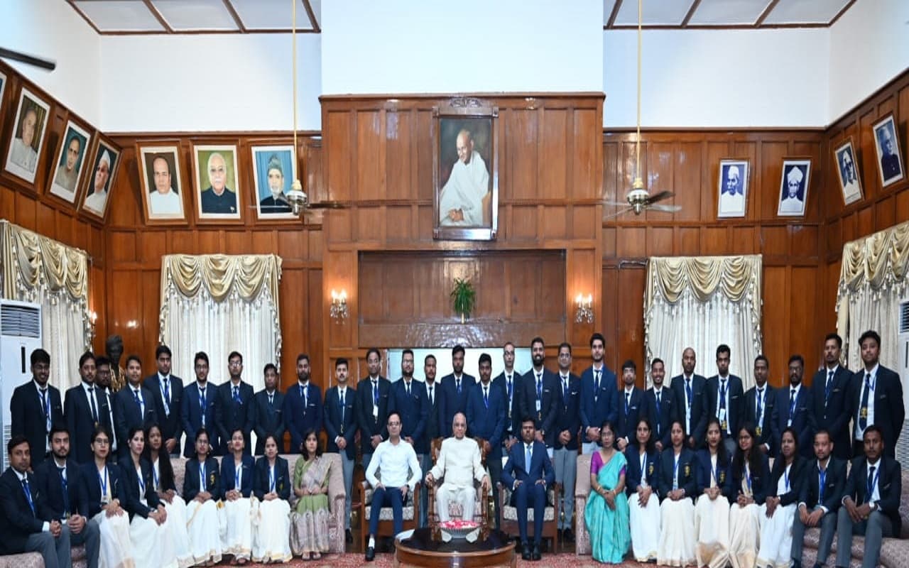 Jharkhand: राज्यपाल रमेश बैस ने झारखंड प्रशासनिक सेवा के प्रशिक्षु अधिकारियों को दिया विकास का ये मंत्र