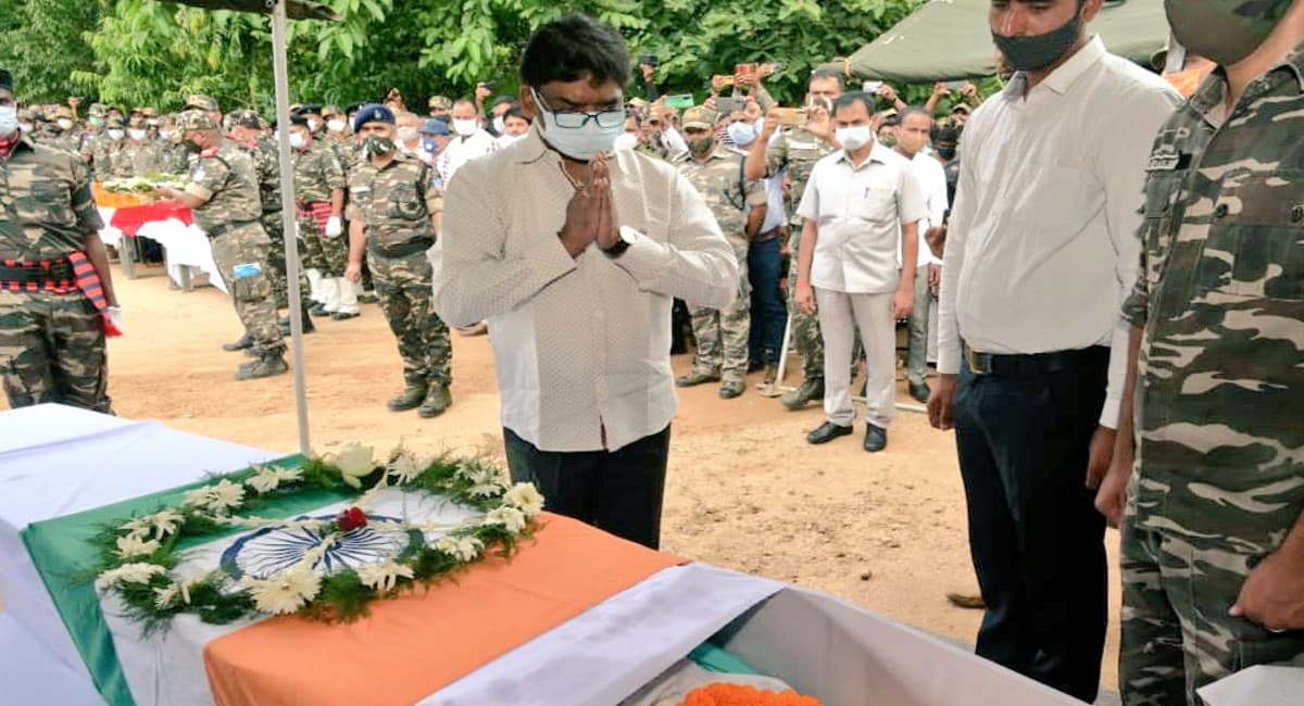 शहीद डिप्टी कमांडेंट राजेश कुमार को CM हेमंत सोरेन ने दी श्रद्धांजलि, बिहार के मुंगेर में होगा अंतिम संस्कार