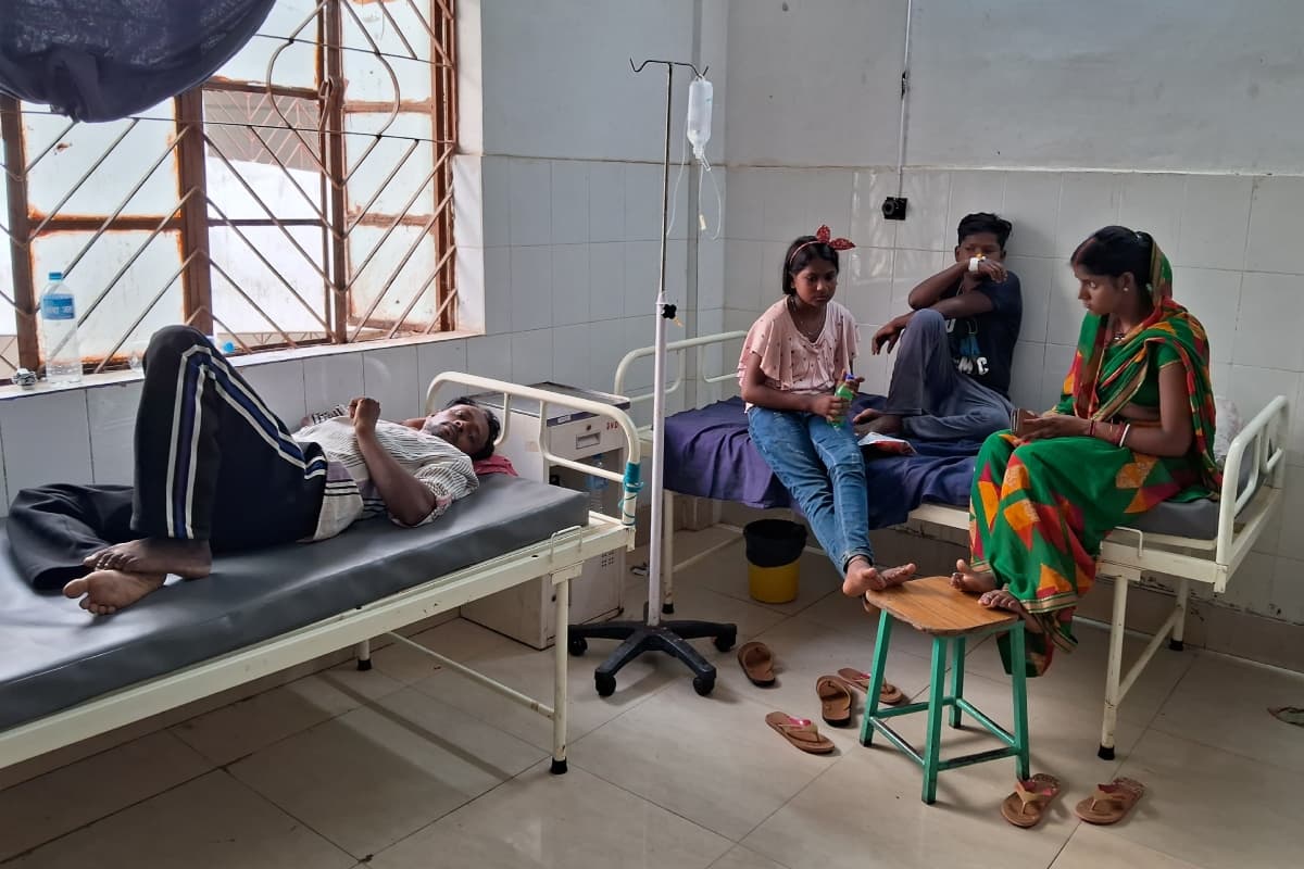 देवघर में इलाज तक की व्यवस्था नहीं, लेकिन विभाग मना रहा डेंगू रोधी माह