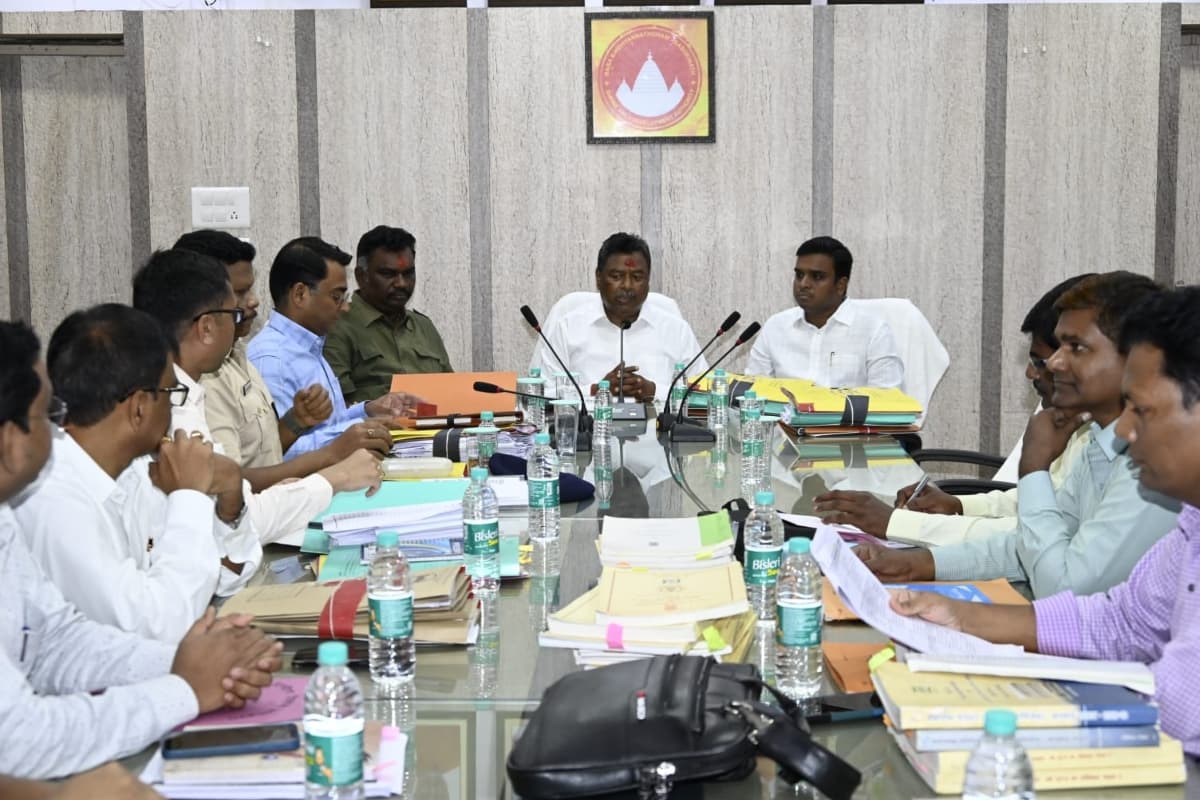 देवघर में विधानसभा की लोक लेखा समिति की बैठक, सभापति ने दिए योजनाओं की राशि सही तरीके से खर्च करने के निर्देश