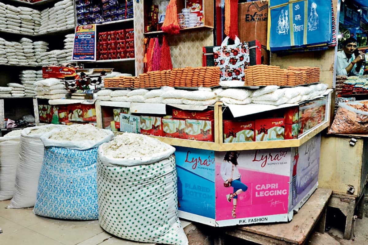 अंतिम सोमवारी को शिवधुन से गुंजायमान हुई बाबा बैद्यनाथ की नगरी, श्रद्धालुओं के रंग से सराबोर हुआ मंदिर परिसर