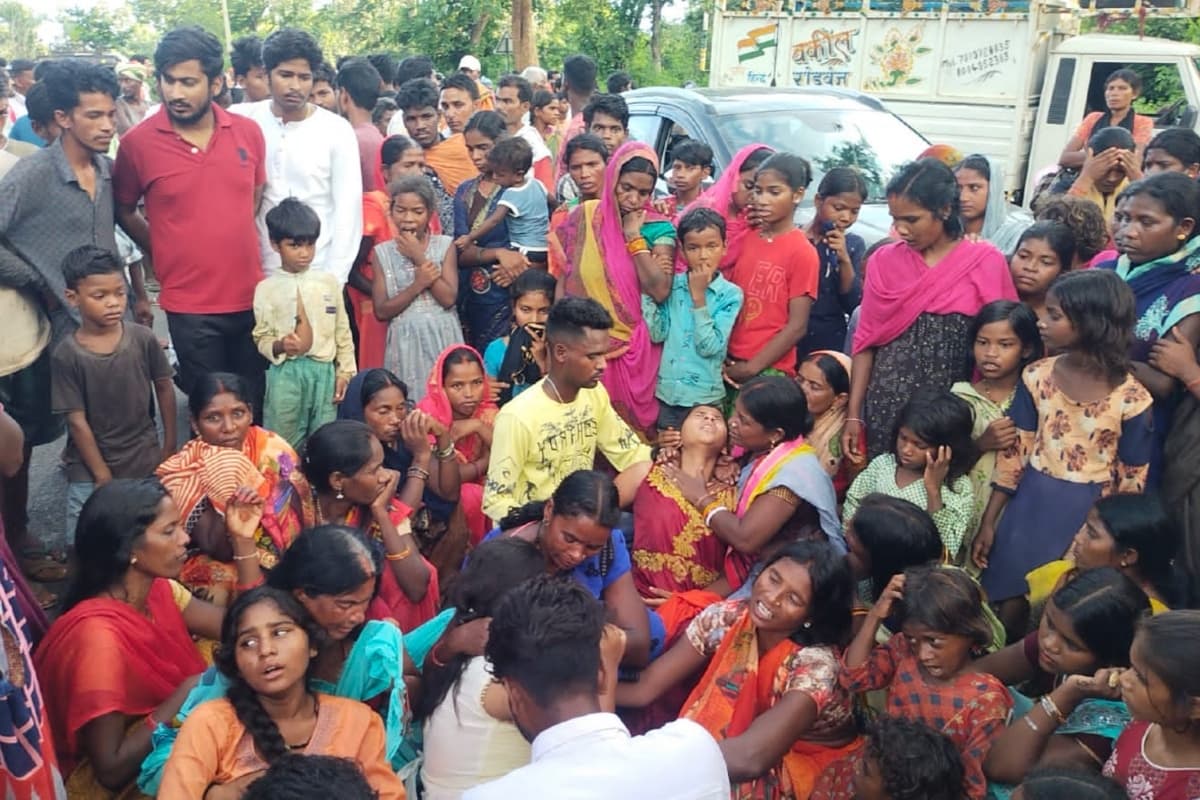 बेतला नेशनल पार्क में हाथी ने ली महिला की जान, वन विभाग के विरोध में ग्रामीणों ने की सड़क जाम