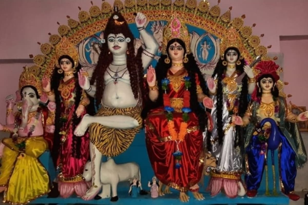 Durga Puja 2023: बंदगांव में 125 साल पुरानी है शिव दुर्गा की अनोखी पूजा परंपरा, पुरुलिया से आते हैं पुजारी
