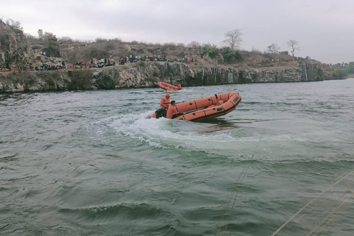 हजारीबाग का लोटवा डैम और चमेली झरना बना डेंजर जोन, अब तक हुए कई बड़े हादसे हजारीबाग का लोटवा डैम और चमेली झरना बना डेंजर जोन, अब तक हुए कई बड़े हादसे