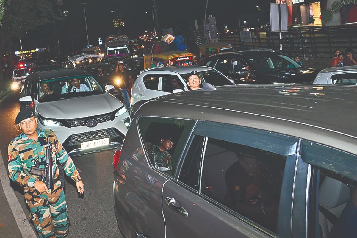 हरमू बाइपास रोड में जाम में फंसे सीएम हेमंत सोरेन, रॉन्ग साइड से निकाला गया काफिला