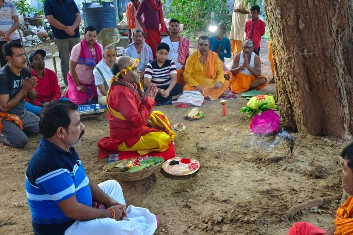 Navratri 2023: देवघर में वेदी पर विराजमान हुईं मां दुर्गा, भक्तों को दे रहीं दर्शन, आज मां कालरात्रि की पूजा