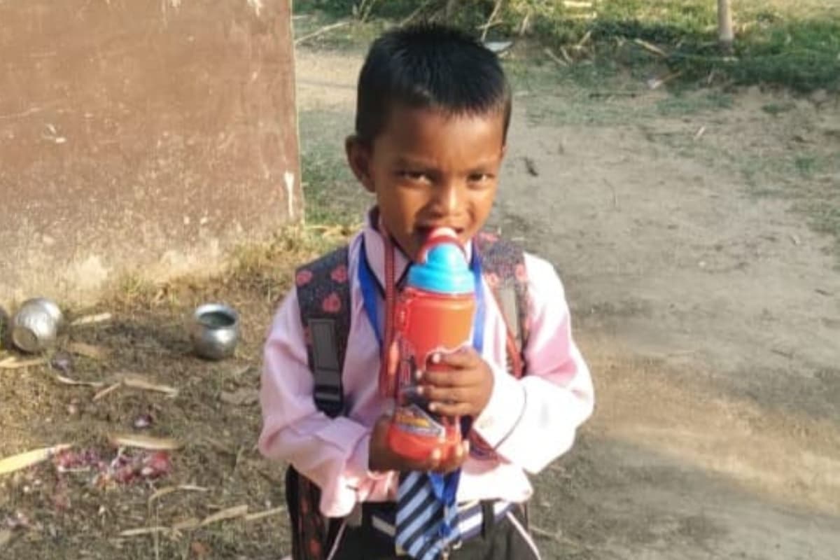 झारखंड : चार दिनों से लापता बच्चे का शव पड़ोसी के सेप्टिक टंकी से बरामद, हत्या की आशंका झारखंड : चार दिनों से लापता बच्चे का शव पड़ोसी के सेप्टिक टंकी से बरामद, हत्या की आशंका