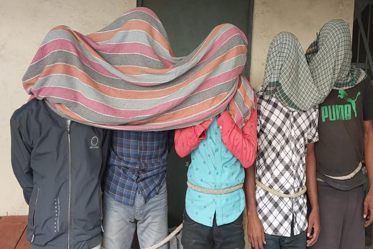 गिरिडीह में बड़े बाइक चोर गिरोह का खुलासा, चोरी की 10 बाइक के साथ आठ गिरफ्तार