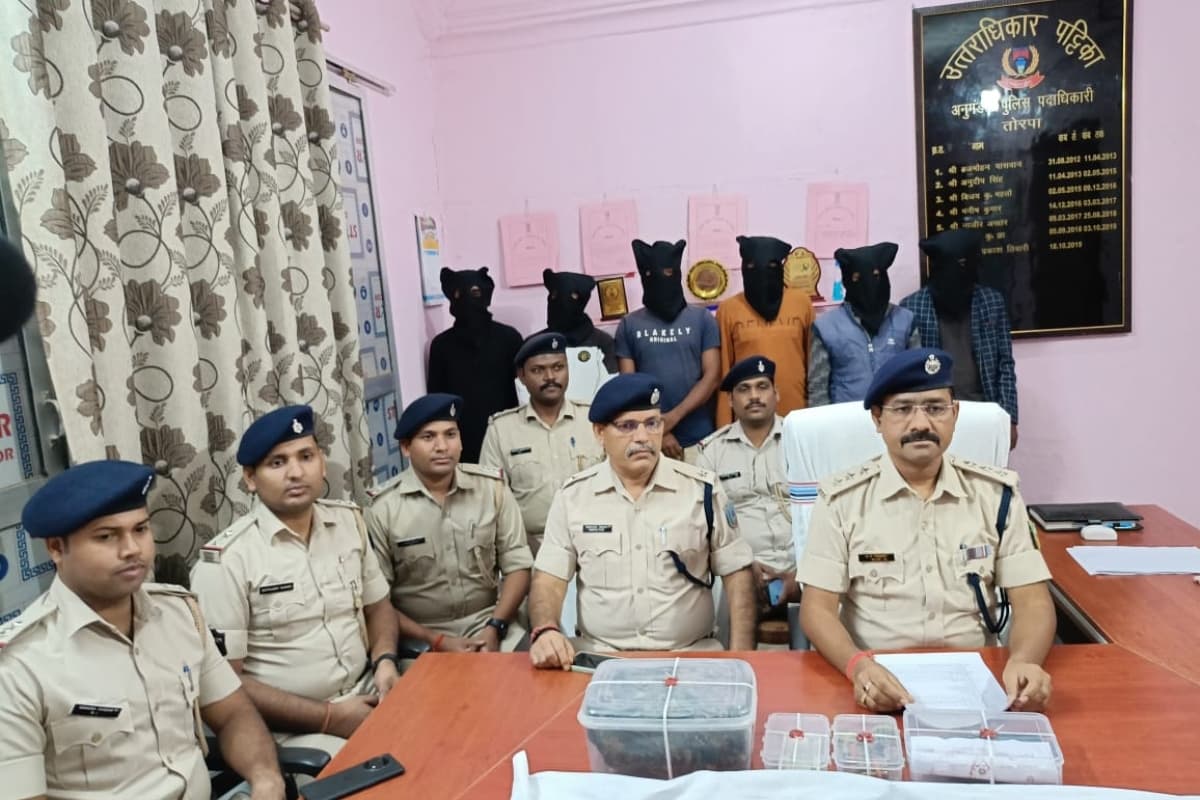 PLFI के छह सदस्य हथियार के साथ गिरफ्तार, खूंटी में बड़ी घटना को देने जा रहे थे अंजाम