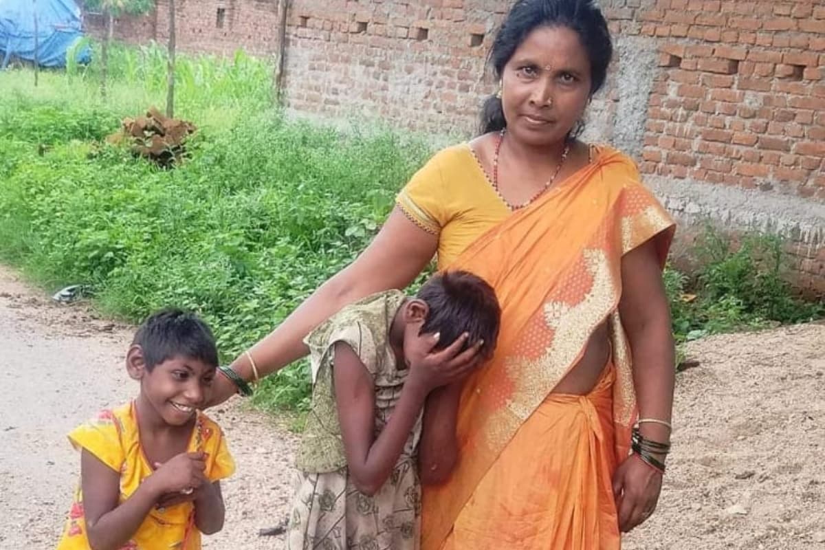 प्रभात खबर ग्राउंड रिपोर्ट: सरायकेला में मानसून की दगाबाजी के बावजूद तसर किसानों ने नहीं छोड़ी आस