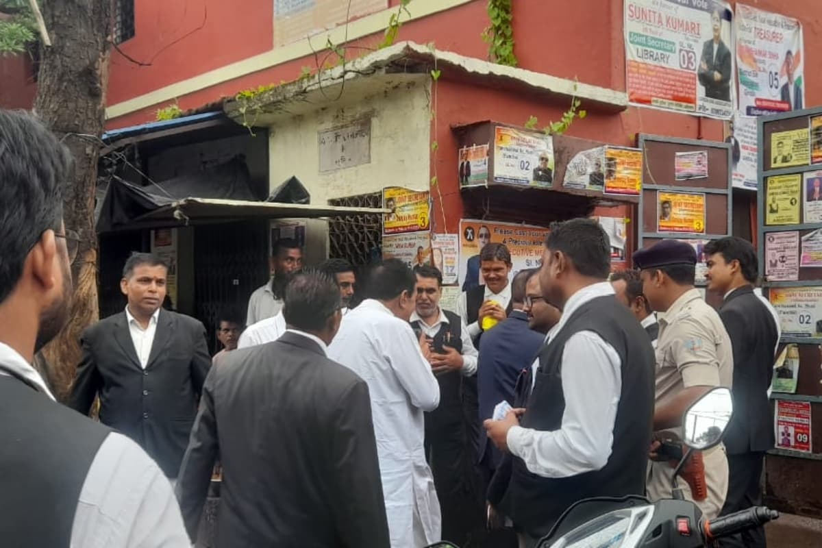 घाटशिला बार एसोसिएशन चुनाव में 31 प्रत्याशी, अध्यक्ष के एक पद के लिए मैदान में पांच उम्मीदवार